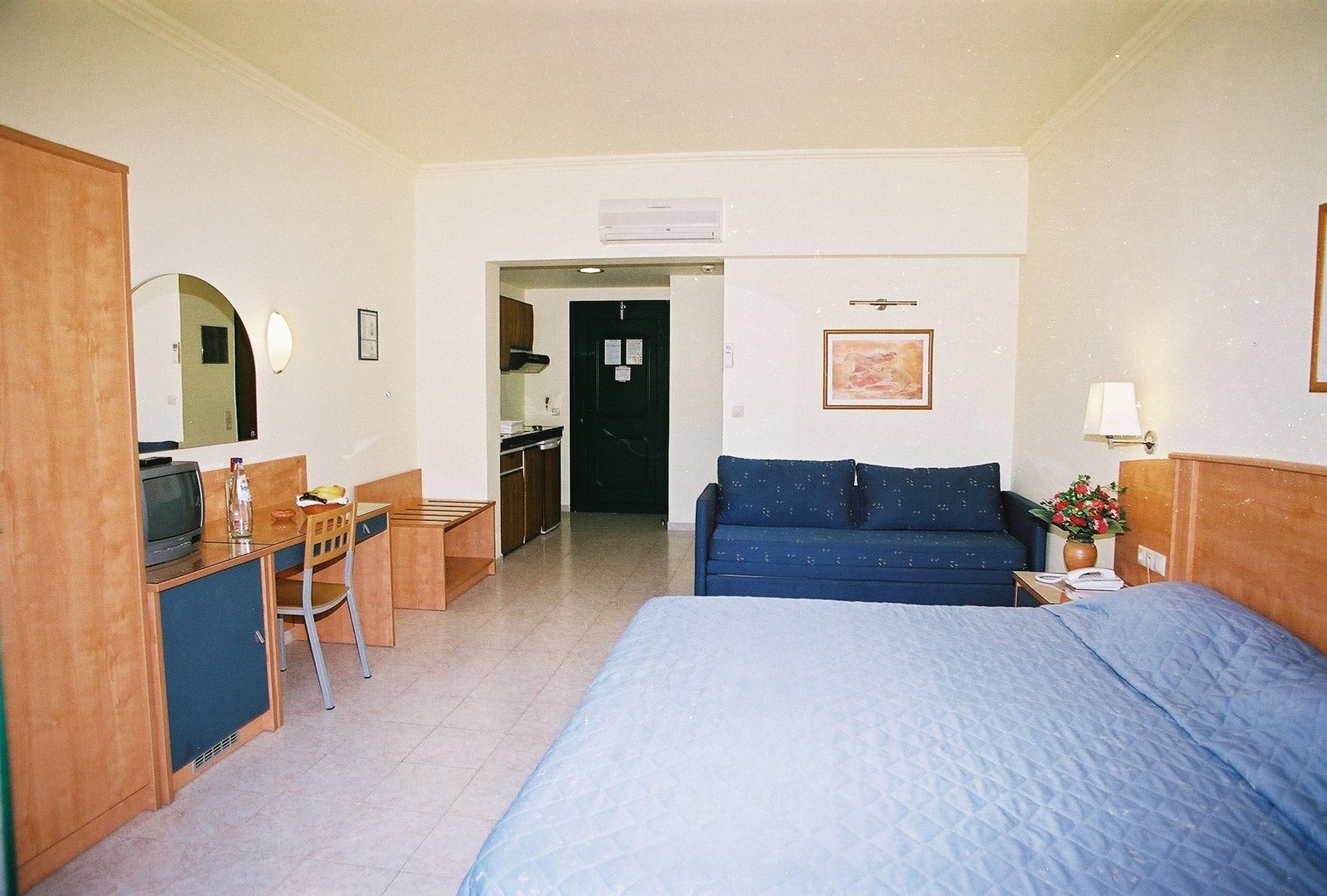Hotel Pefkos &