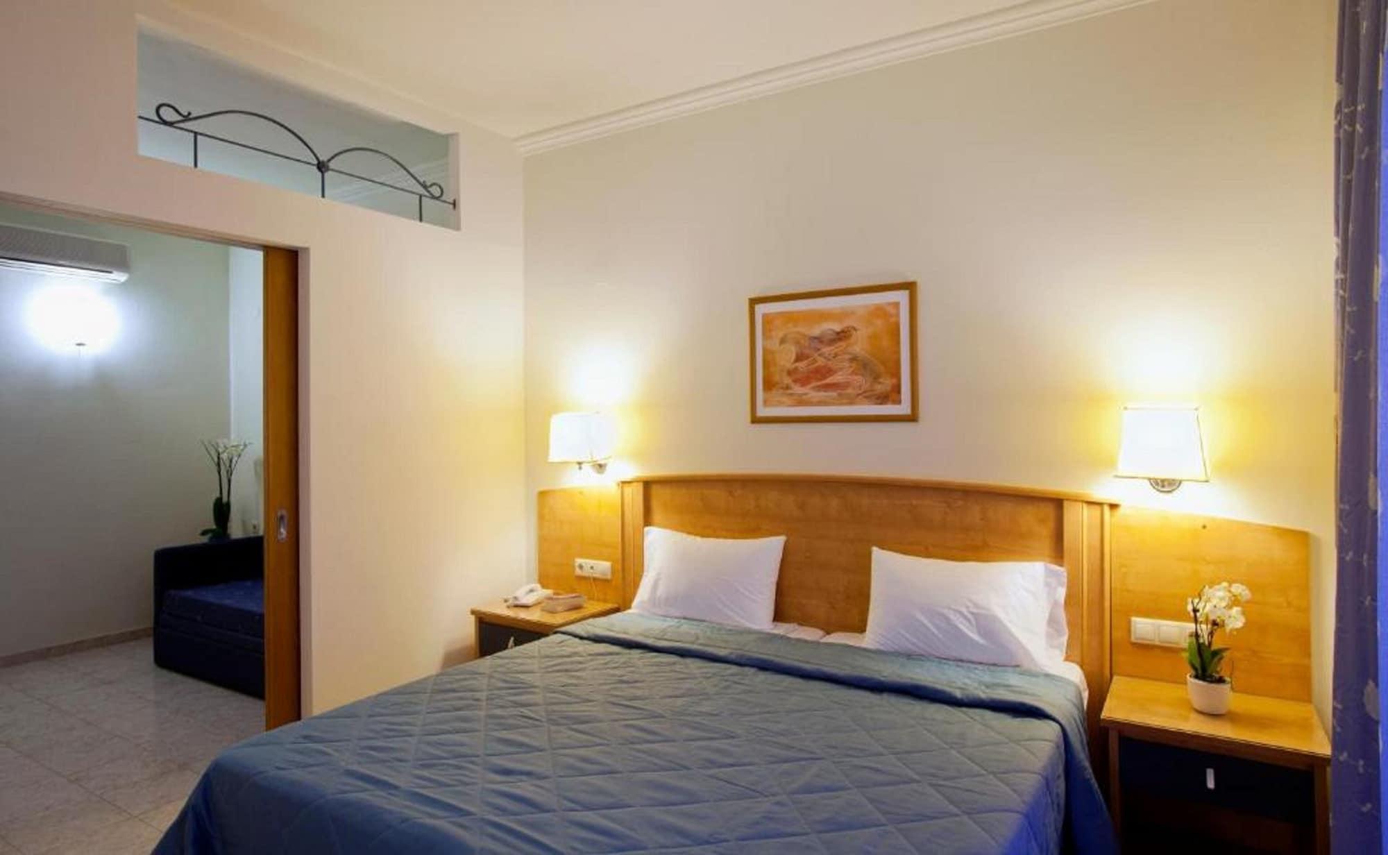 Hotel Pefkos & 3*